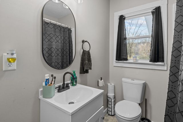 206 Joe St, Waverly, TN 37185