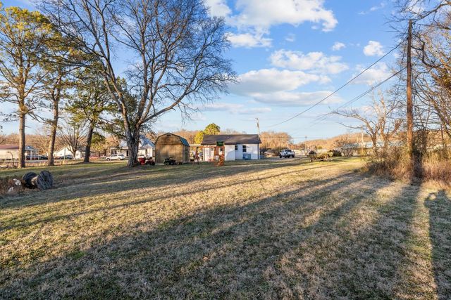 206 Joe St, Waverly, TN 37185