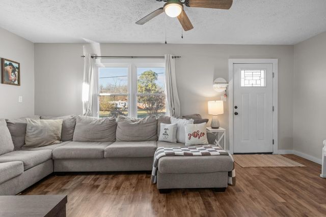 206 Joe St, Waverly, TN 37185