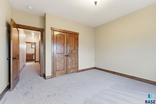 1325 W Wicklow Ct Court, Sioux Falls, SD 57108