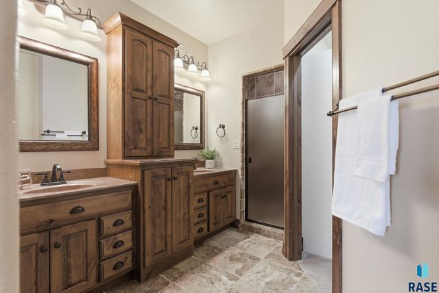 1325 W Wicklow Ct Court, Sioux Falls, SD 57108