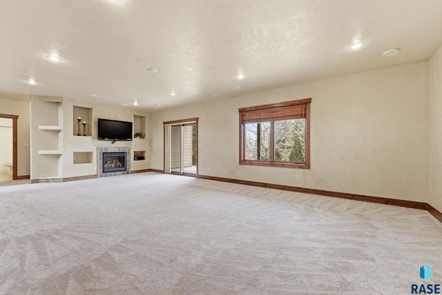 1325 W Wicklow Ct Court, Sioux Falls, SD 57108