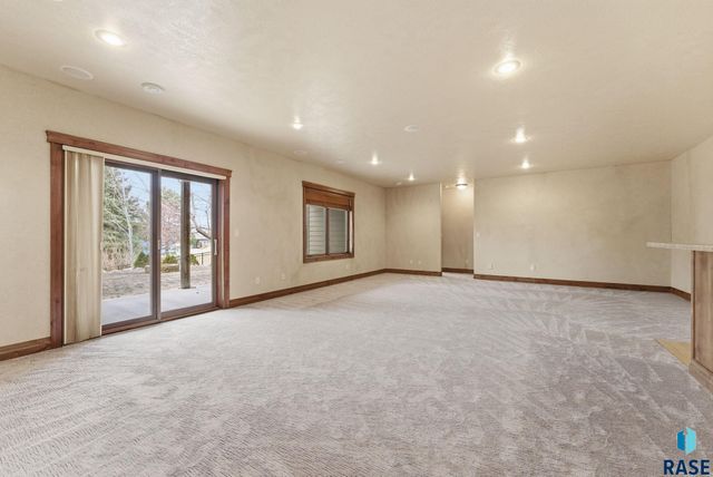 1325 W Wicklow Ct Court, Sioux Falls, SD 57108