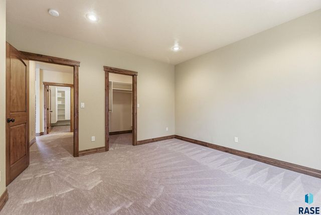 1325 W Wicklow Ct Court, Sioux Falls, SD 57108