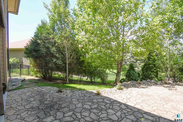 1325 W Wicklow Ct Court, Sioux Falls, SD 57108