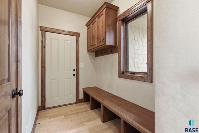 1325 W Wicklow Ct Court, Sioux Falls, SD 57108