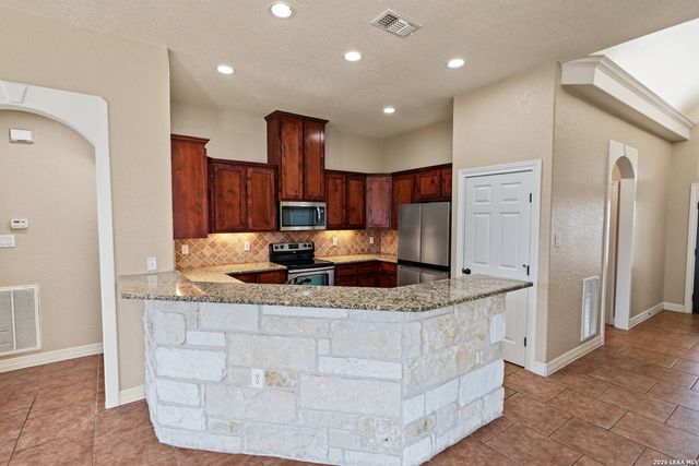 15513 DELL LN, Selma, TX 78154