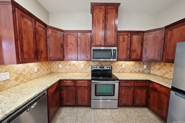 15513 DELL LN, Selma, TX 78154