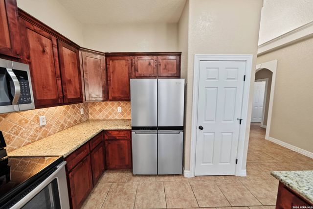15513 DELL LN, Selma, TX 78154