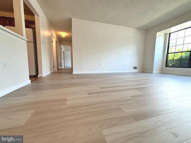 27 JOYNER CT, Lawrenceville, NJ 08648