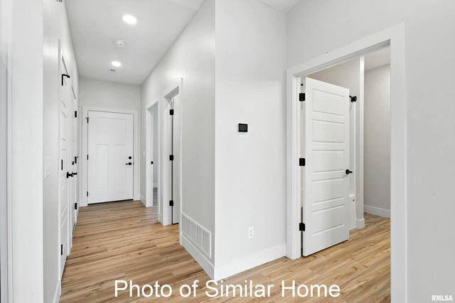 465 N 4TH Avenue, Eldridge, IA 52748