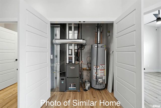 465 N 4TH Avenue, Eldridge, IA 52748