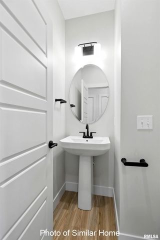 465 N 4TH Avenue, Eldridge, IA 52748