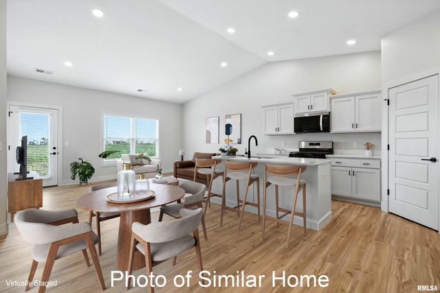 465 N 4TH Avenue, Eldridge, IA 52748