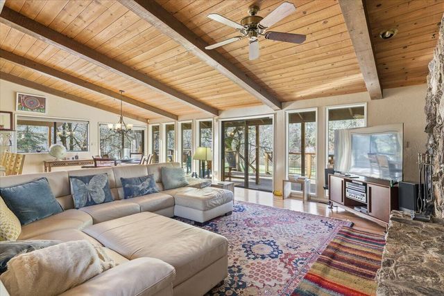 1407 Upper River Road, Gold Hill, OR 97525