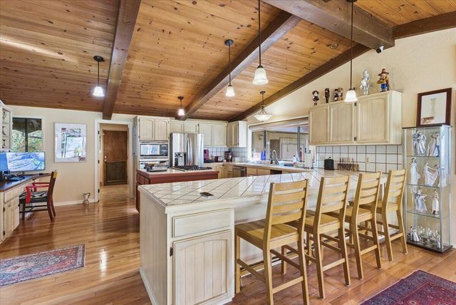 1407 Upper River Road, Gold Hill, OR 97525