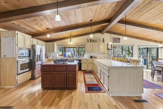 1407 Upper River Road, Gold Hill, OR 97525