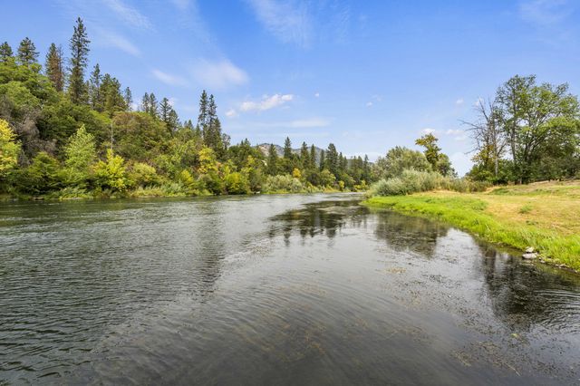 1407 Upper River Road, Gold Hill, OR 97525
