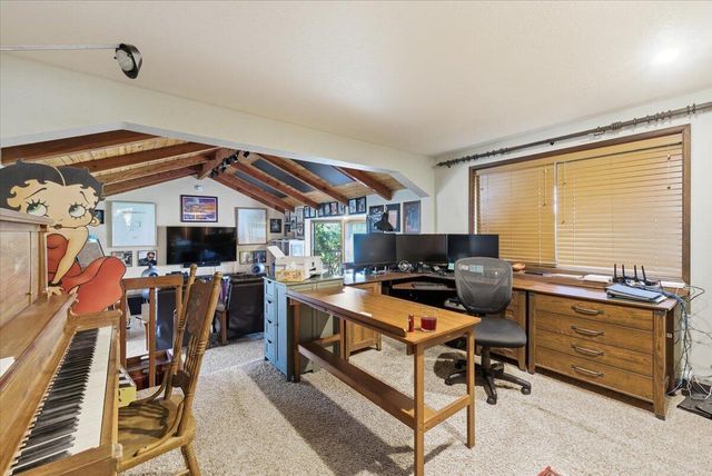 1407 Upper River Road, Gold Hill, OR 97525