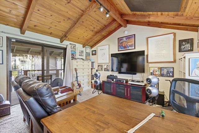 1407 Upper River Road, Gold Hill, OR 97525