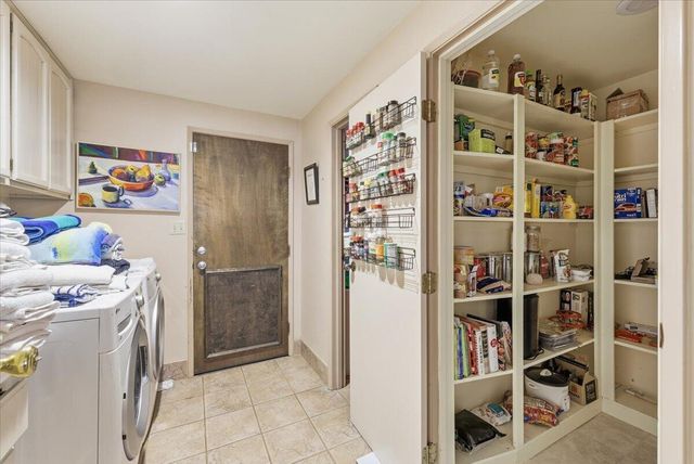 1407 Upper River Road, Gold Hill, OR 97525