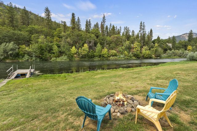 1407 Upper River Road, Gold Hill, OR 97525