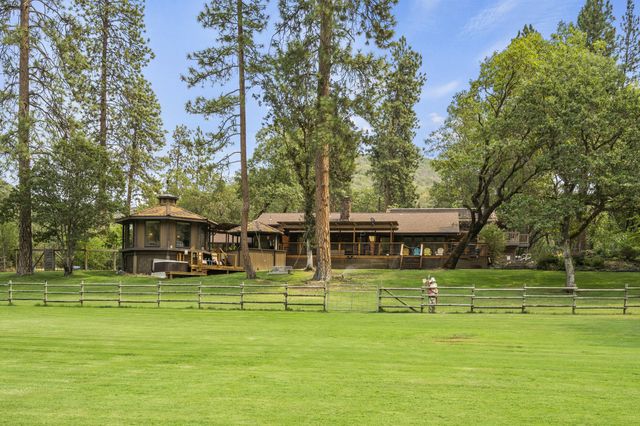 1407 Upper River Road, Gold Hill, OR 97525