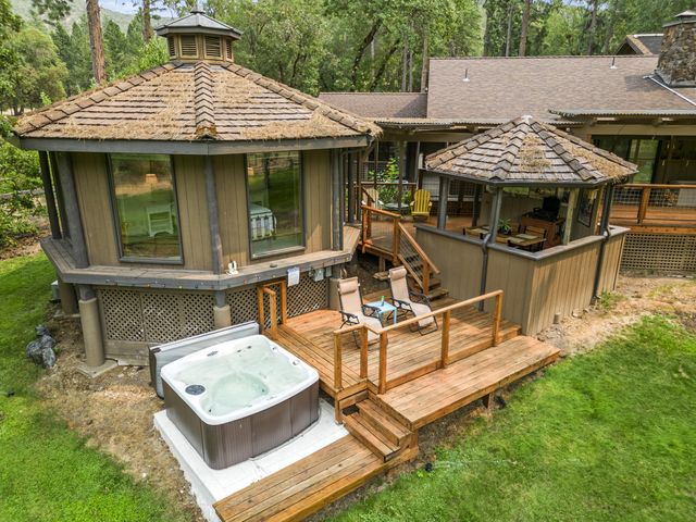 1407 Upper River Road, Gold Hill, OR 97525