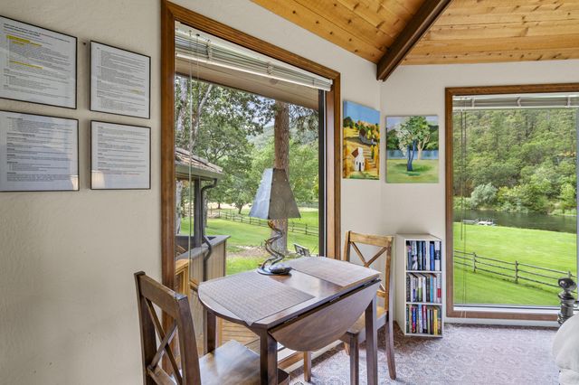 1407 Upper River Road, Gold Hill, OR 97525