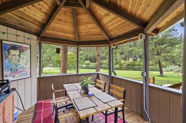 1407 Upper River Road, Gold Hill, OR 97525