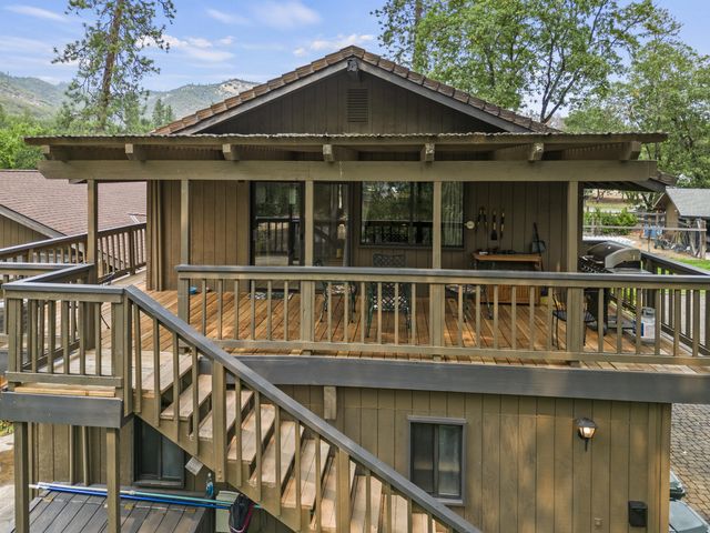 1407 Upper River Road, Gold Hill, OR 97525