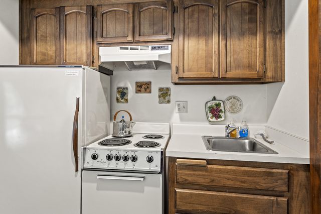 1407 Upper River Road, Gold Hill, OR 97525