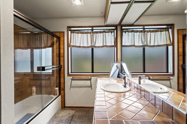 1407 Upper River Road, Gold Hill, OR 97525