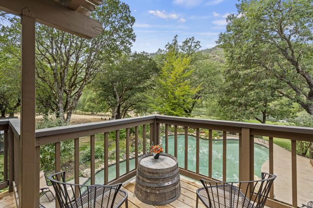 1407 Upper River Road, Gold Hill, OR 97525