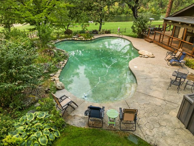 1407 Upper River Road, Gold Hill, OR 97525