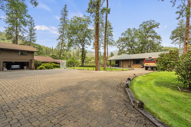1407 Upper River Road, Gold Hill, OR 97525