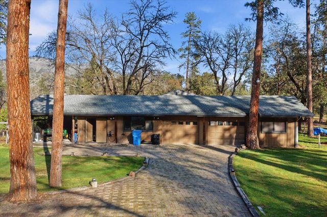 1407 Upper River Road, Gold Hill, OR 97525