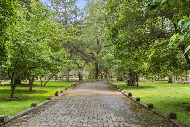 1407 Upper River Road, Gold Hill, OR 97525