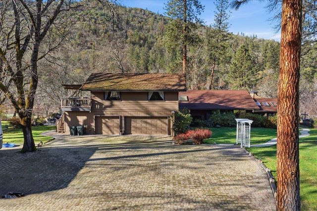 1407 Upper River Road, Gold Hill, OR 97525