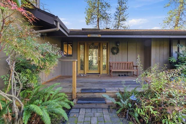 1407 Upper River Road, Gold Hill, OR 97525