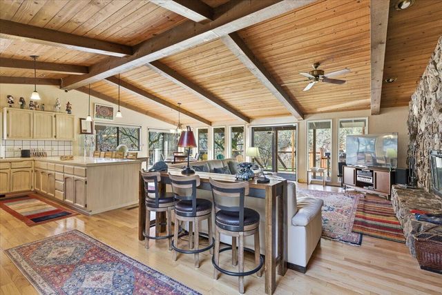 1407 Upper River Road, Gold Hill, OR 97525