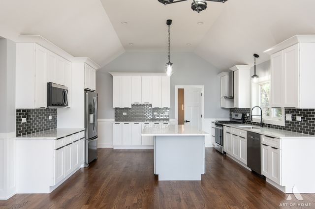 8650 Lockwood Avenue, Burbank, IL 60459