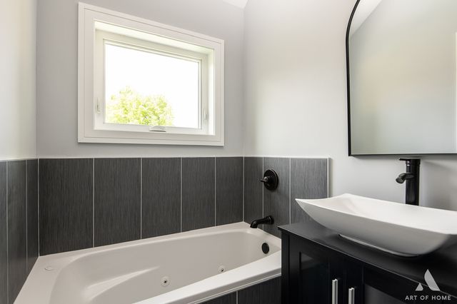 8650 Lockwood Avenue, Burbank, IL 60459