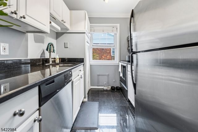 162 Belleville Ave 1A, Bloomfield Twp., NJ 07003