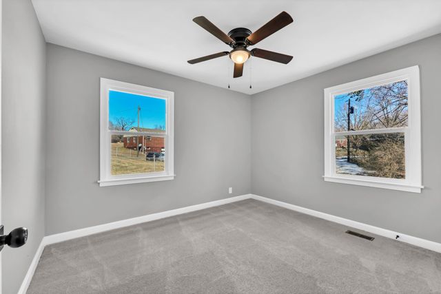 1104 Irving Ln, Clarksville, TN 37040