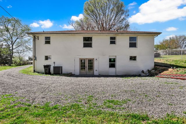 1104 Irving Ln, Clarksville, TN 37040