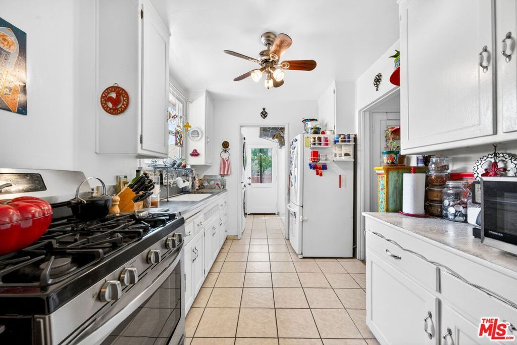 Image 22 of property listing at 10796 Galvin Street, Culver City, CA 90230