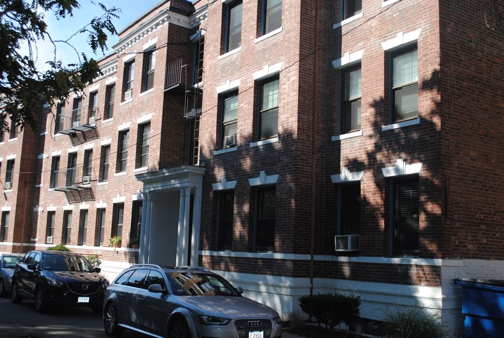 34 Kinross 1, Boston, MA 02135