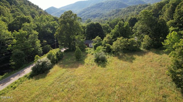 9222 Roan Creek Road Road, Butler, TN 37640