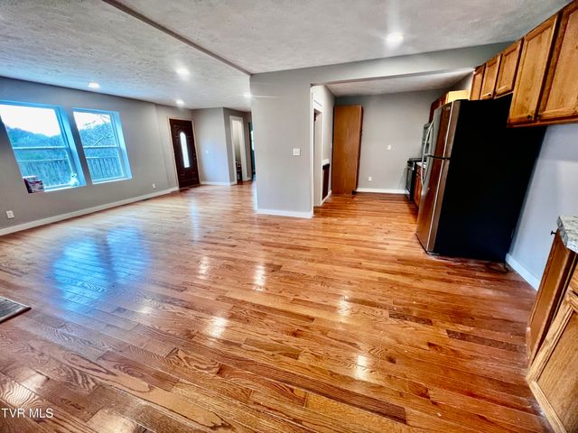 1393 Caney Valley Loop, Surgoinsville, TN 37873